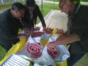 haa les vieux , toujours a se tripoter la saucisse  ;0)!!!